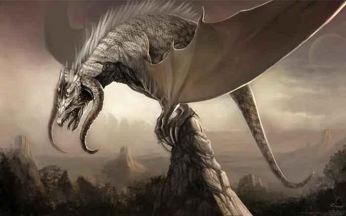 Dessin d’un dragon de fantasy avec des grandes cornes et une dorsale pointue. Il est posé sur la crête d’une montagne abrupte.