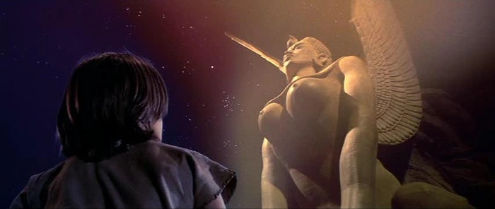 Image du film l’histoire sans fin représentant le moment où Atréju voit le sphinx.