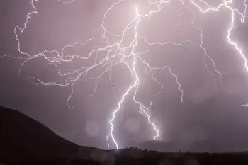Photo d’éclairs durant un orage.