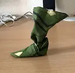 Photo d'un pliage de serviette en chaussure de lutin.