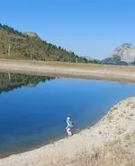 Photographie d'un lac dans les Alpes, près du col des ânes vers la Clusaz.