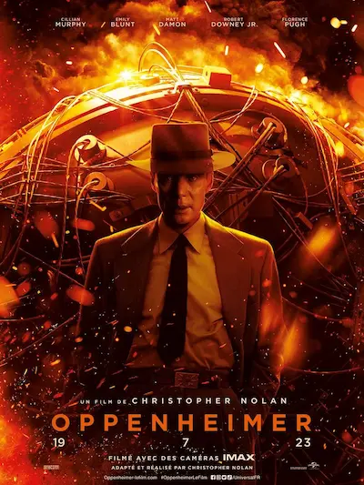 affiche du film représentant Oppenheimer devant le feu de sa bombe.