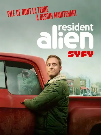 Affiche de la série représentant le personnage devant son pickup. On voit son reflet extraterrestre dans la vitre.