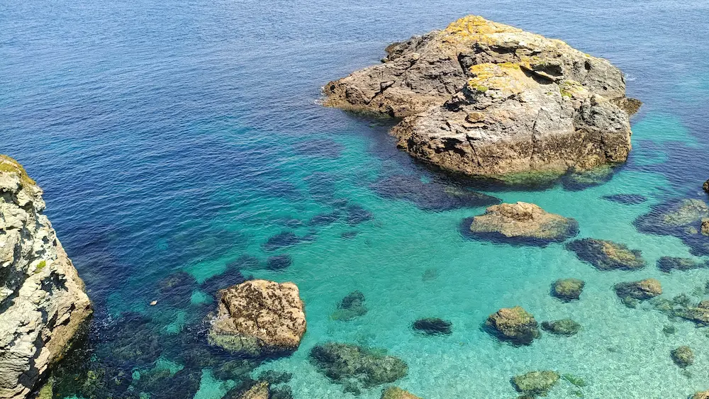 Photographie de la côte depuis la pointe des Poulains sur Belle-Île-en-Mer.