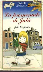 Couverture du livre pour enfants La promenade de Julie représentant une petite fille dans la rue, dessinée au centre de l'image, avec son chien et un dragon dans une bannière en haut.
