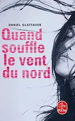 Couverture du roman Quand souffle le vent du nord représentant une photo noir et blanc d'une femme qui a les cheveux au vent.