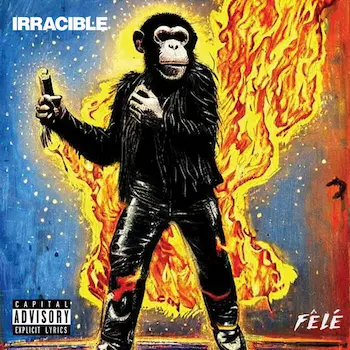 Pochette de l’album Fêlé représentant un singe en tenue de punk avec un micro à la main, devant des flammes.